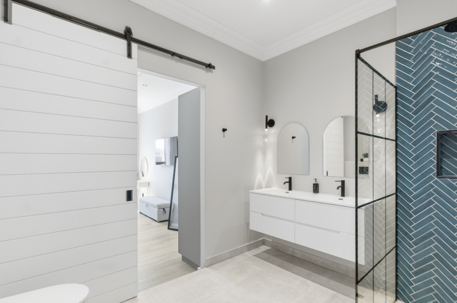 1 Bedroom Property for Sale in Sea Point Western Cape